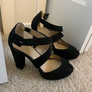 Strappy peep toe platform pumps